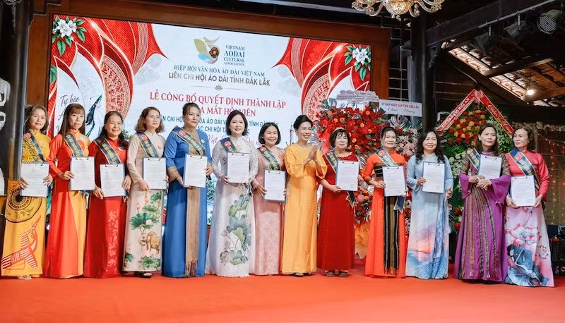 Áo dài từ biểu tượng văn hóa đến xu hướng áo dài hiện đại
