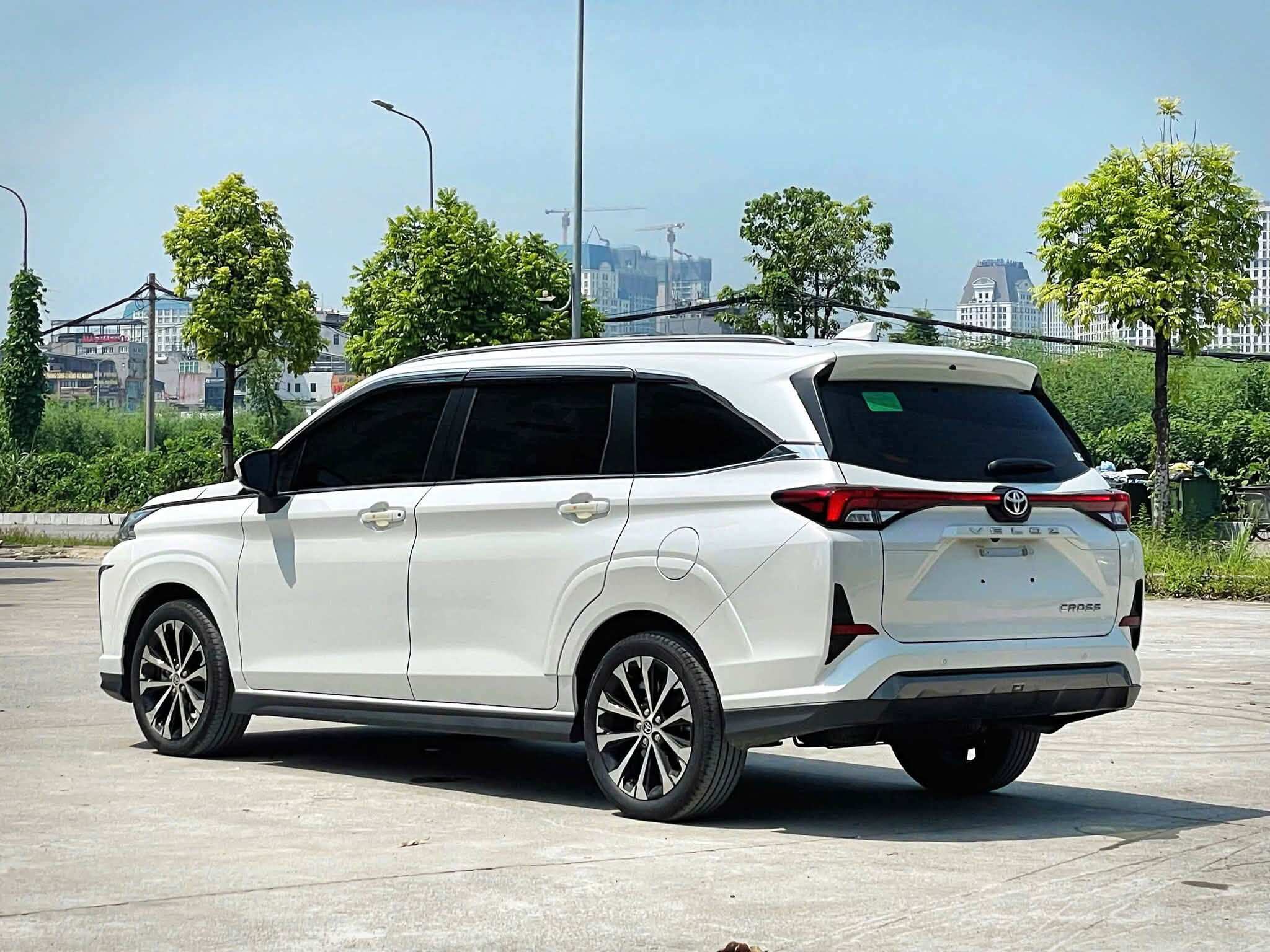 Toyota Veloz Cross giảm gần 100 triệu: có nên xuống tiền?