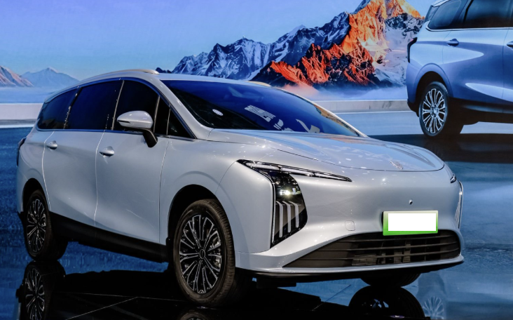 MPV điện 6 chỗ giá rẻ: nên chọn Xinghai V6 hay Voyah Dream 9?