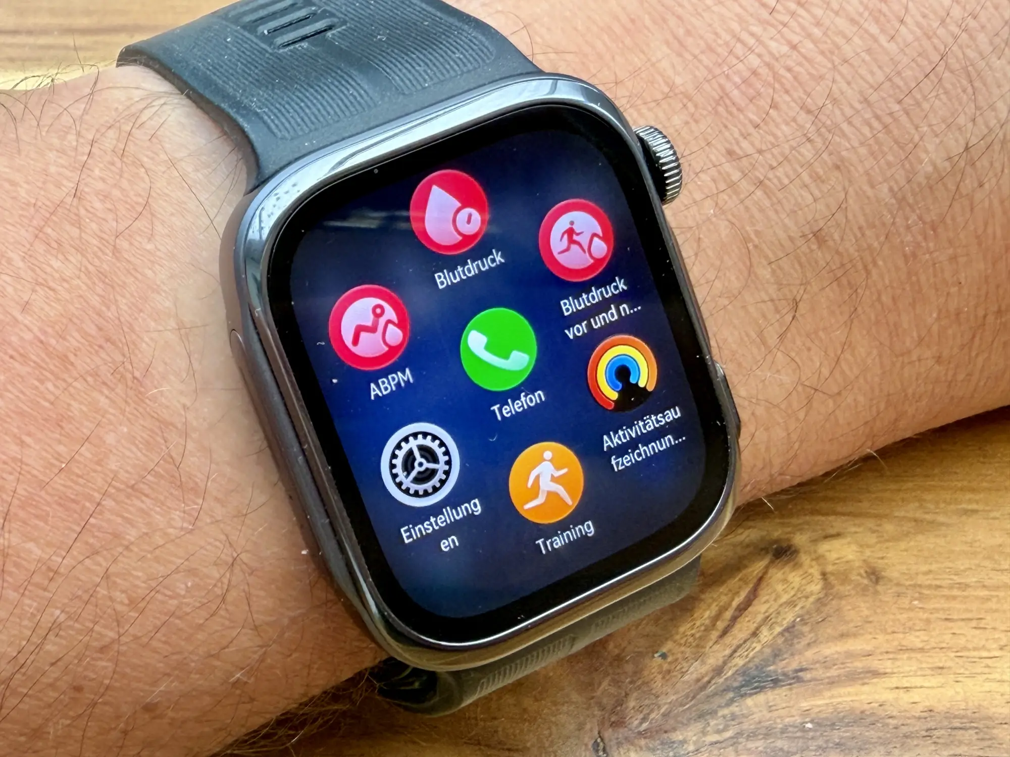 Đồng hồ thông minh đo EKG và huyết áp: Huawei Watch D3 hay Galaxy Watch 9 chính xác hơn?