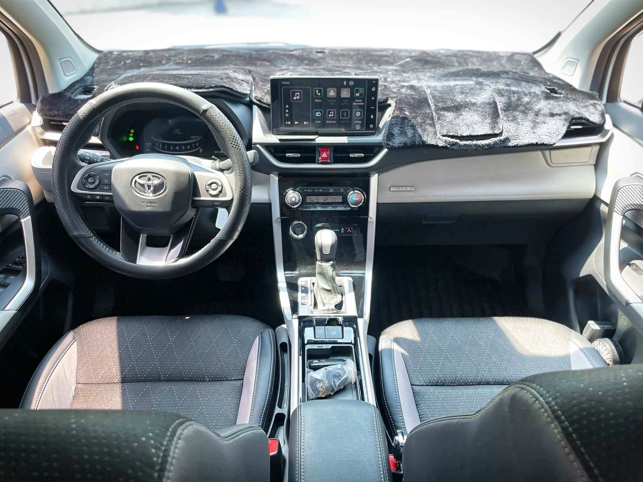 Toyota Veloz Cross giảm gần 100 triệu: có nên xuống tiền?