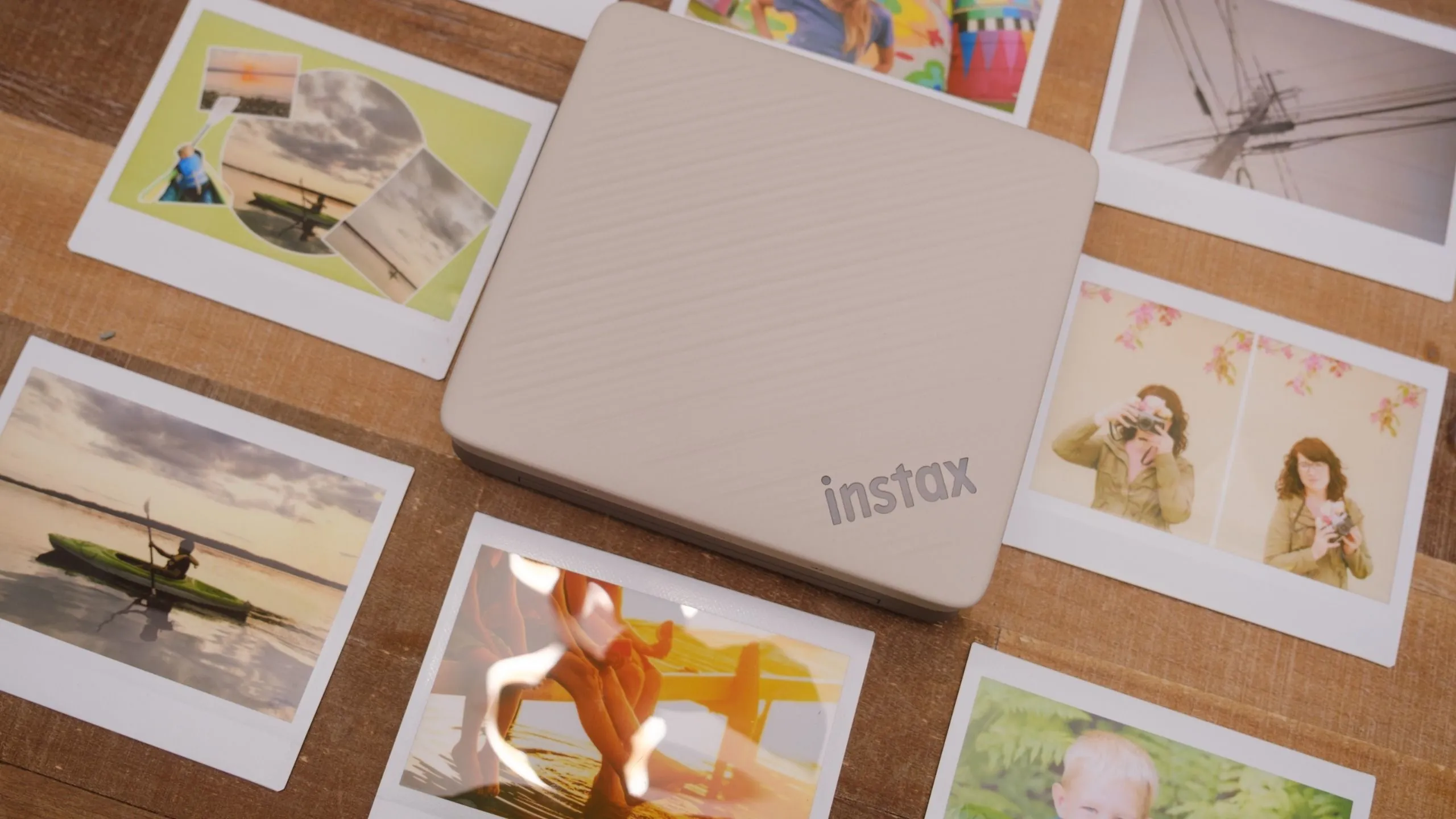 Instax Link Wide 2: Máy in ảnh Instax rộng, sáng tạo và… rất “retro”