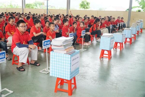 Tủ sách dùng chung: Chia sẻ sách, san sẻ cơ hội học tập