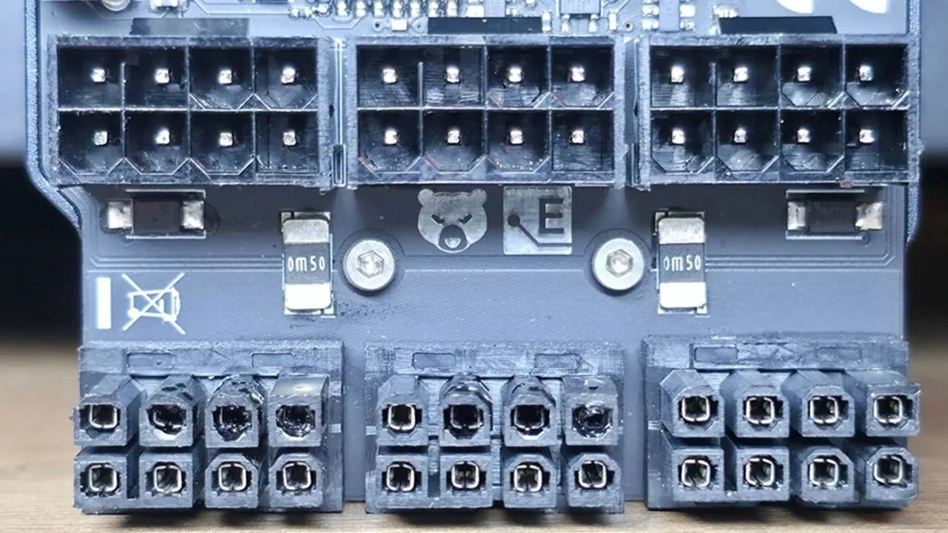 Cổng nguồn PCIe 8-pin và 16-pin: Nguy cơ nóng chảy và cách tự bảo vệ dàn PC