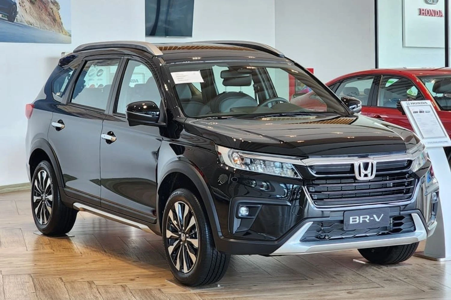 Honda BR-V giảm còn 562 triệu: lựa chọn đáng mua hơn Xpander?