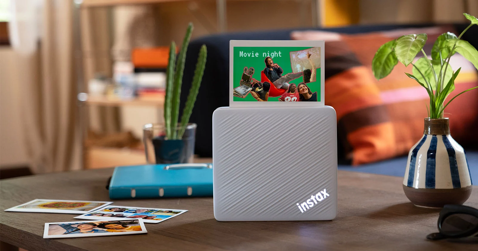 Instax Link Wide 2: Máy in ảnh Instax rộng, sáng tạo và… rất “retro”