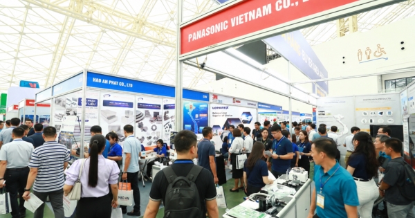 Sản xuất Việt Nam đối mặt bài toán kép công nghệ và xanh hóa
