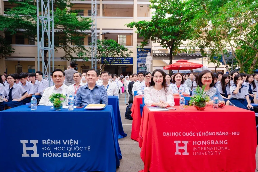 Tầm soát sức khỏe học sinh gắn với định hướng nghề nghiệp
