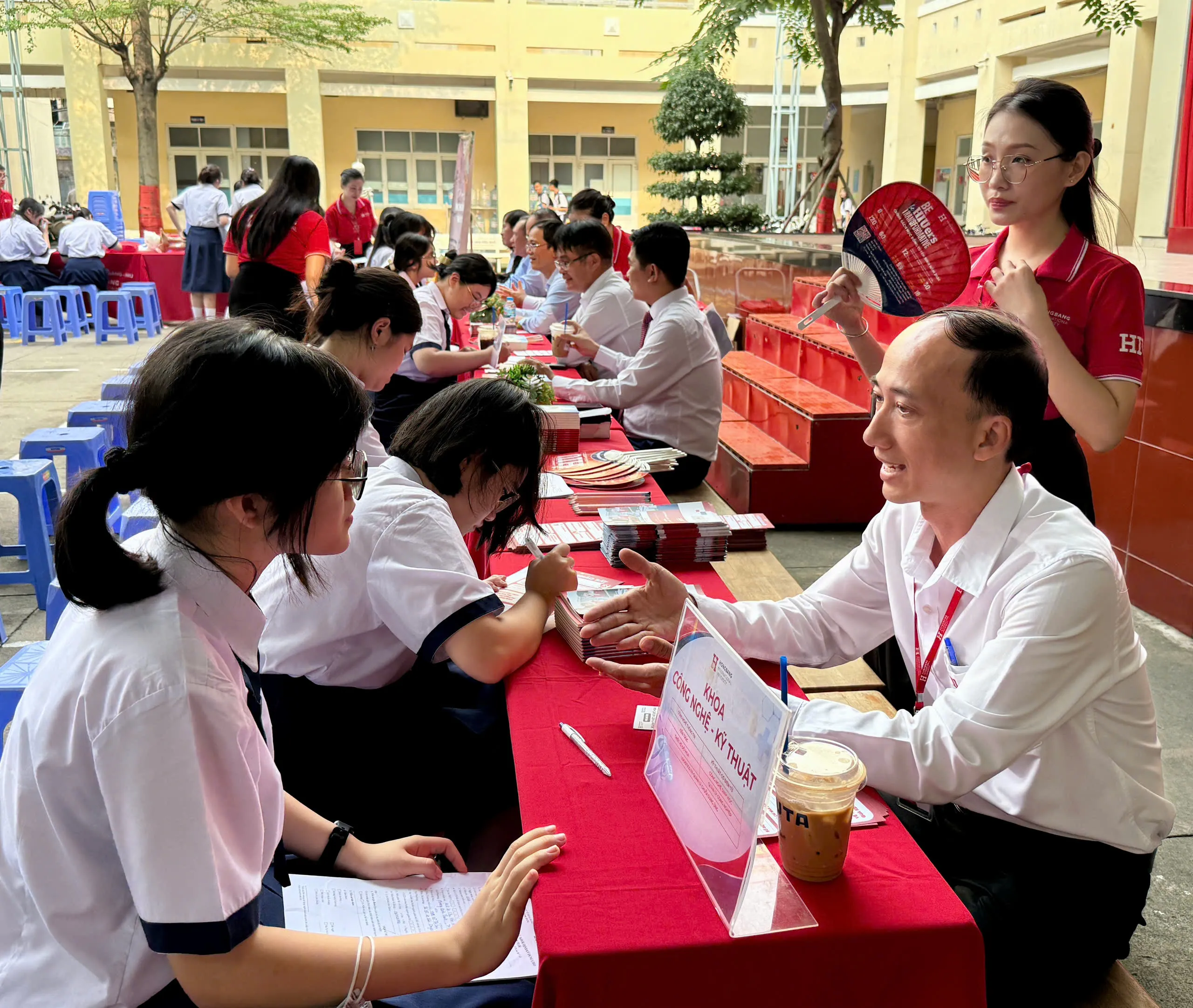 Khám sàng lọc học sinh bắt buộc: cơ hội vàng bảo vệ sức khỏe tâm thần