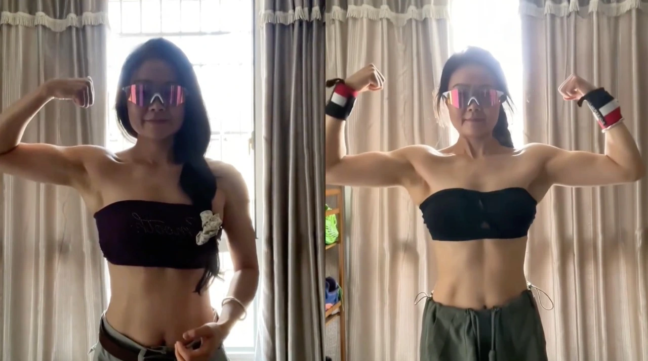 Tập tạ tại nhà 2 tiếng mỗi sáng: Bí quyết cơ bụi săn chắc ở tuổi 50