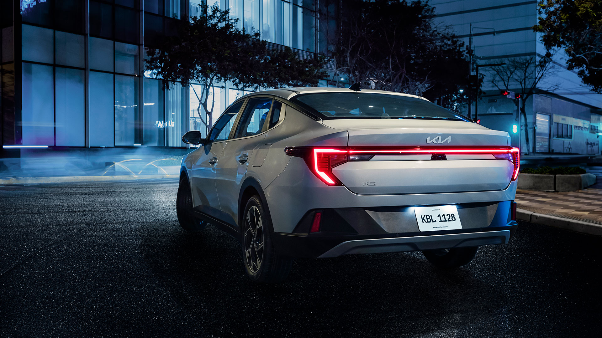 Sedan hạng C giảm giá tháng 9: chọn Mazda3, Corolla hay MG5?