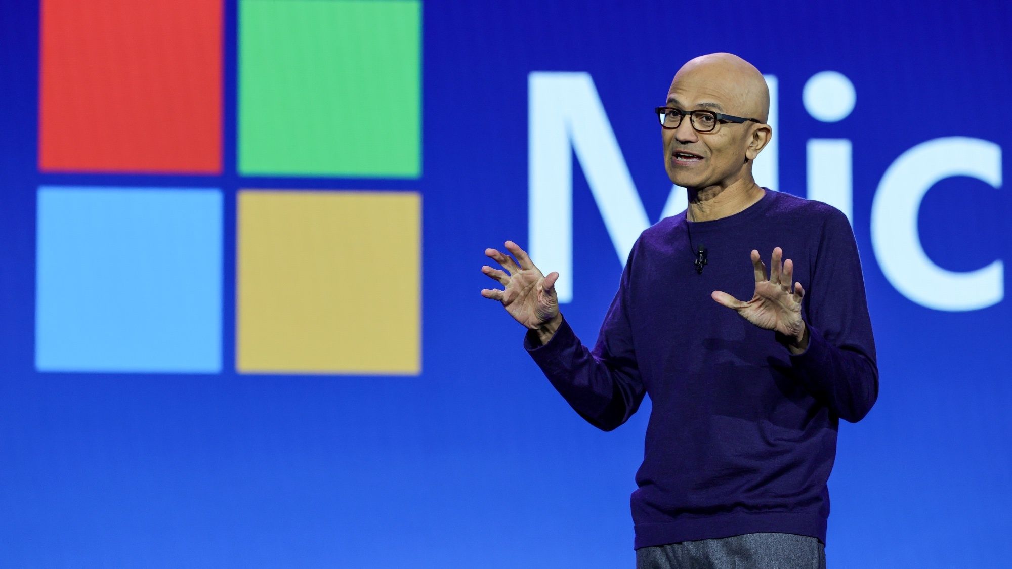 Microsoft công bố ‘hiến pháp AI’: Khi con người phải ở trên máy