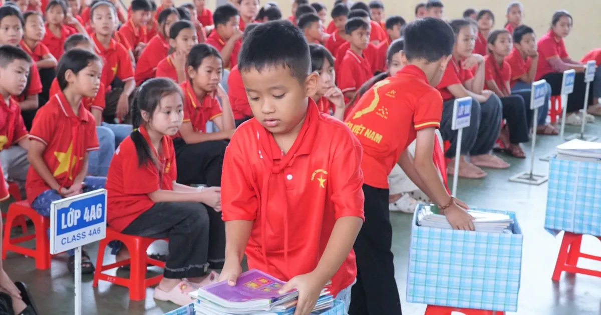 Tủ sách dùng chung: Chia sẻ sách, san sẻ cơ hội học tập