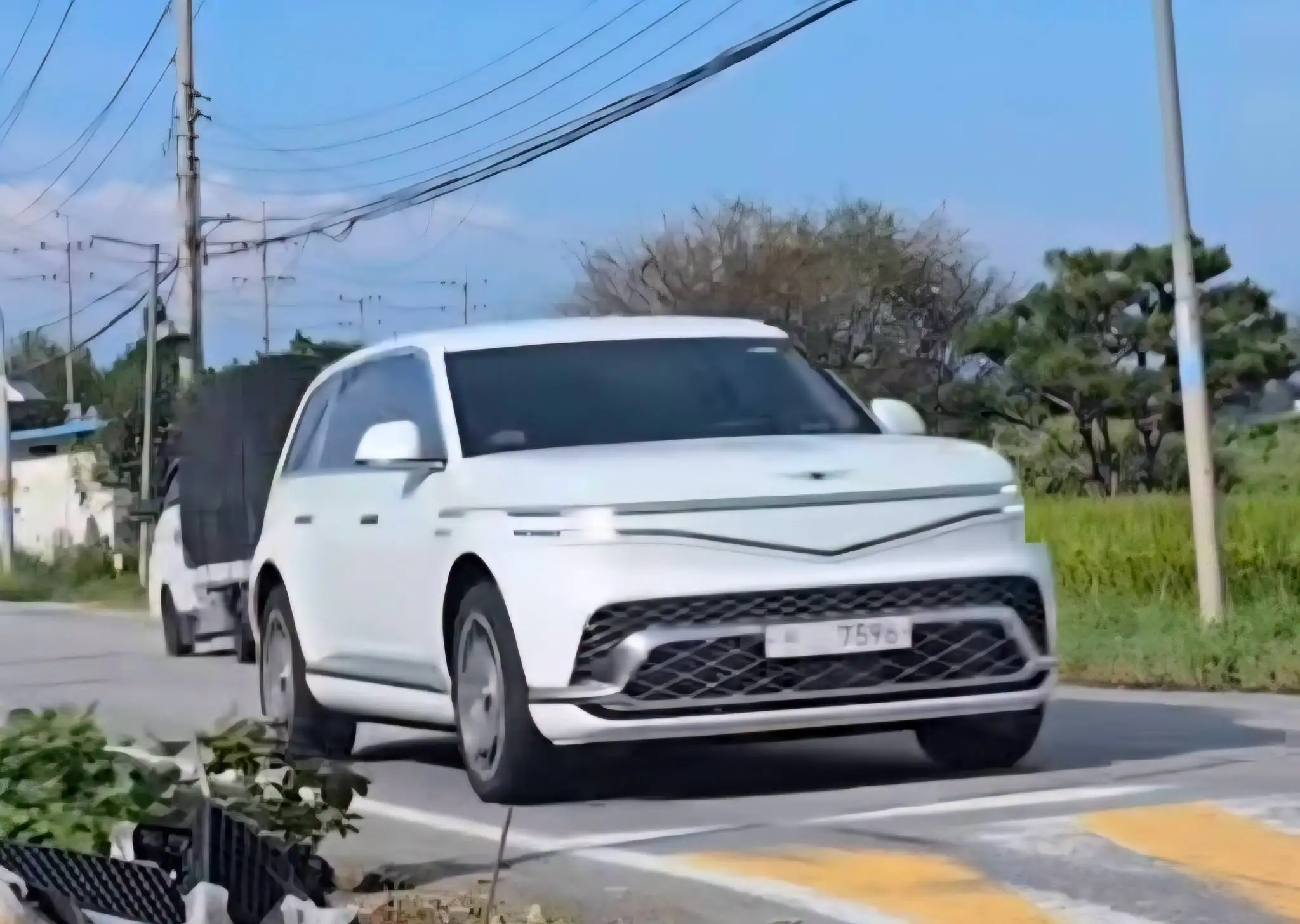 Genesis GV90: SUV điện hạng sang thách thức BMW X7