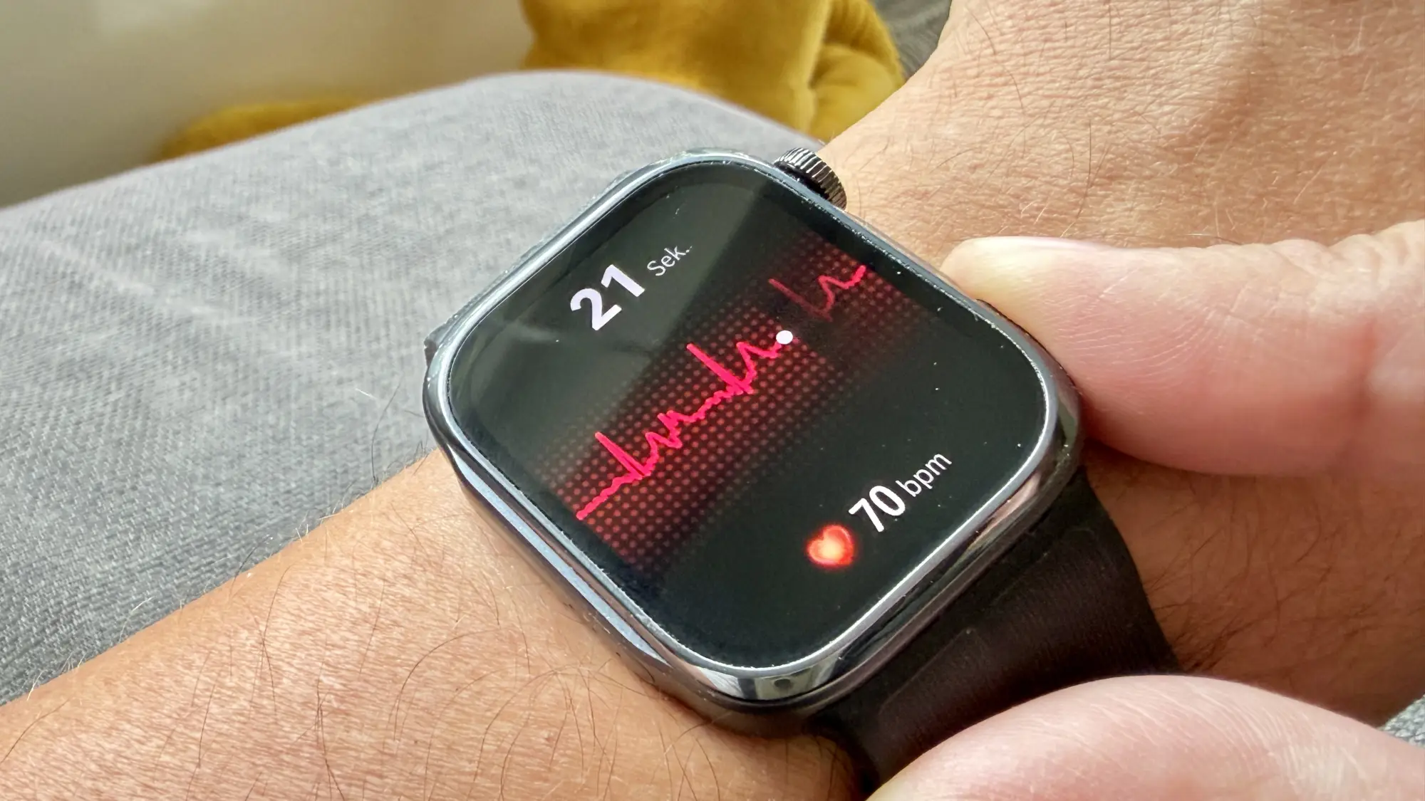 Đồng hồ thông minh đo EKG và huyết áp: Huawei Watch D3 hay Galaxy Watch 9 chính xác hơn?