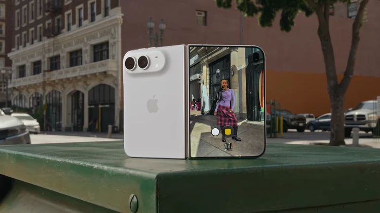 iPhone Duo gập ra mắt: Apple đến muộn nhưng muốn chơi ở hạng nặng