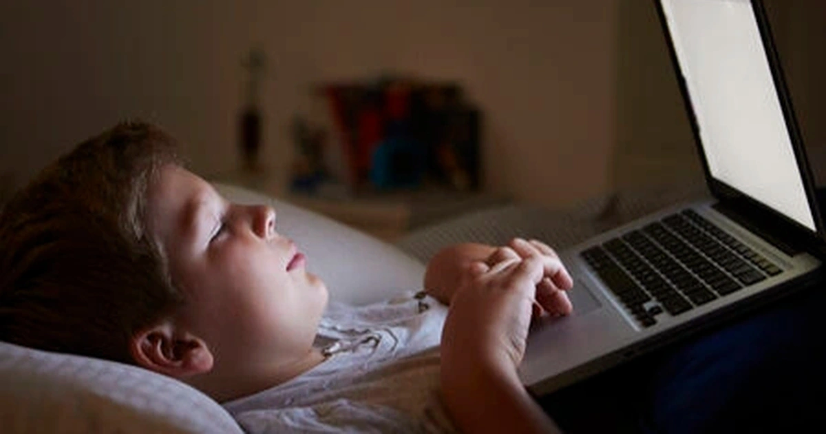 Đặt laptop lên da: thói quen nhỏ, rủi ro lớn cho sức khỏe