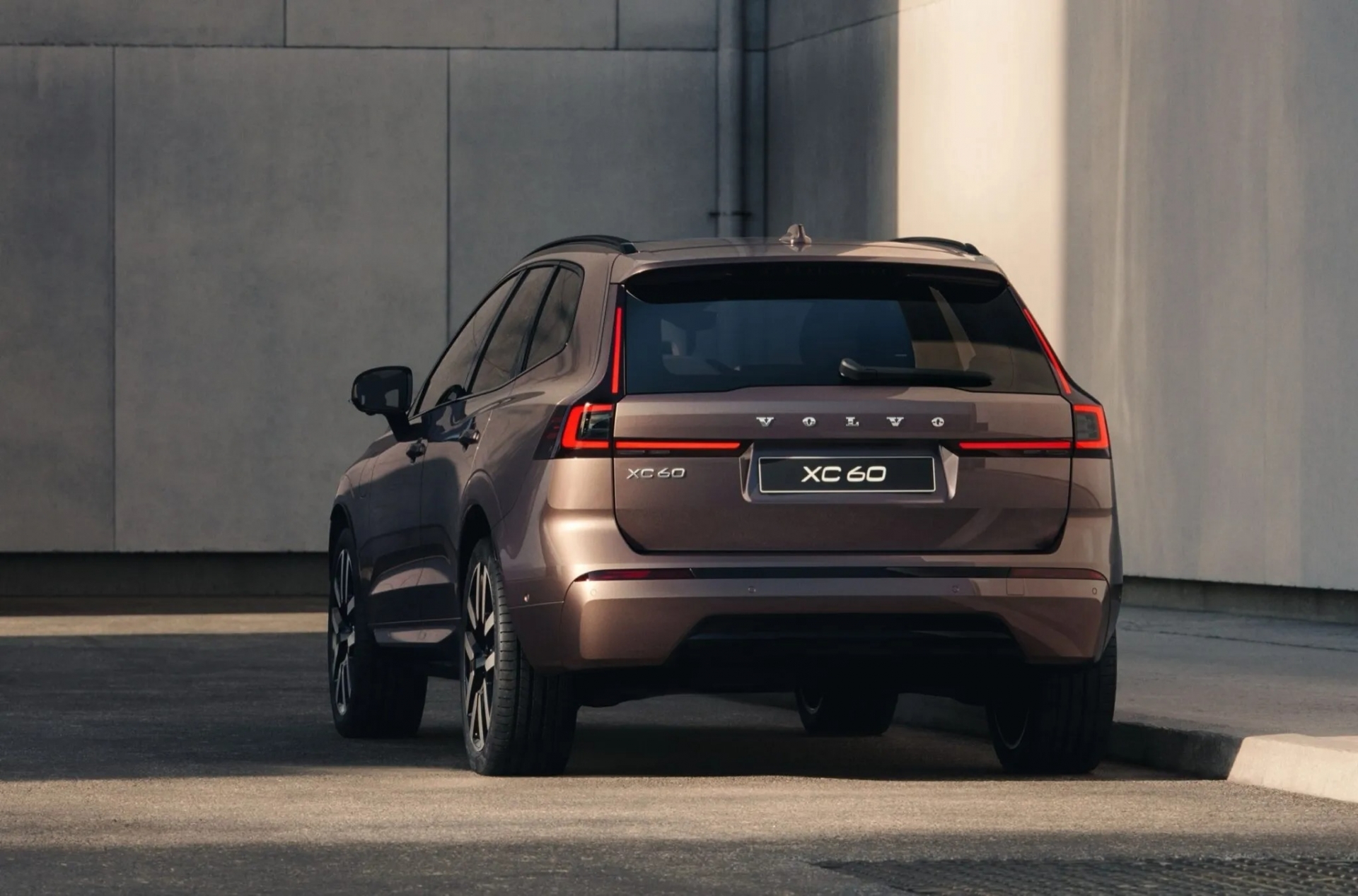 Volvo XC60 và XC90 PHEV: lựa chọn lý trí cho người chưa sẵn sàng lên xe điện thuần