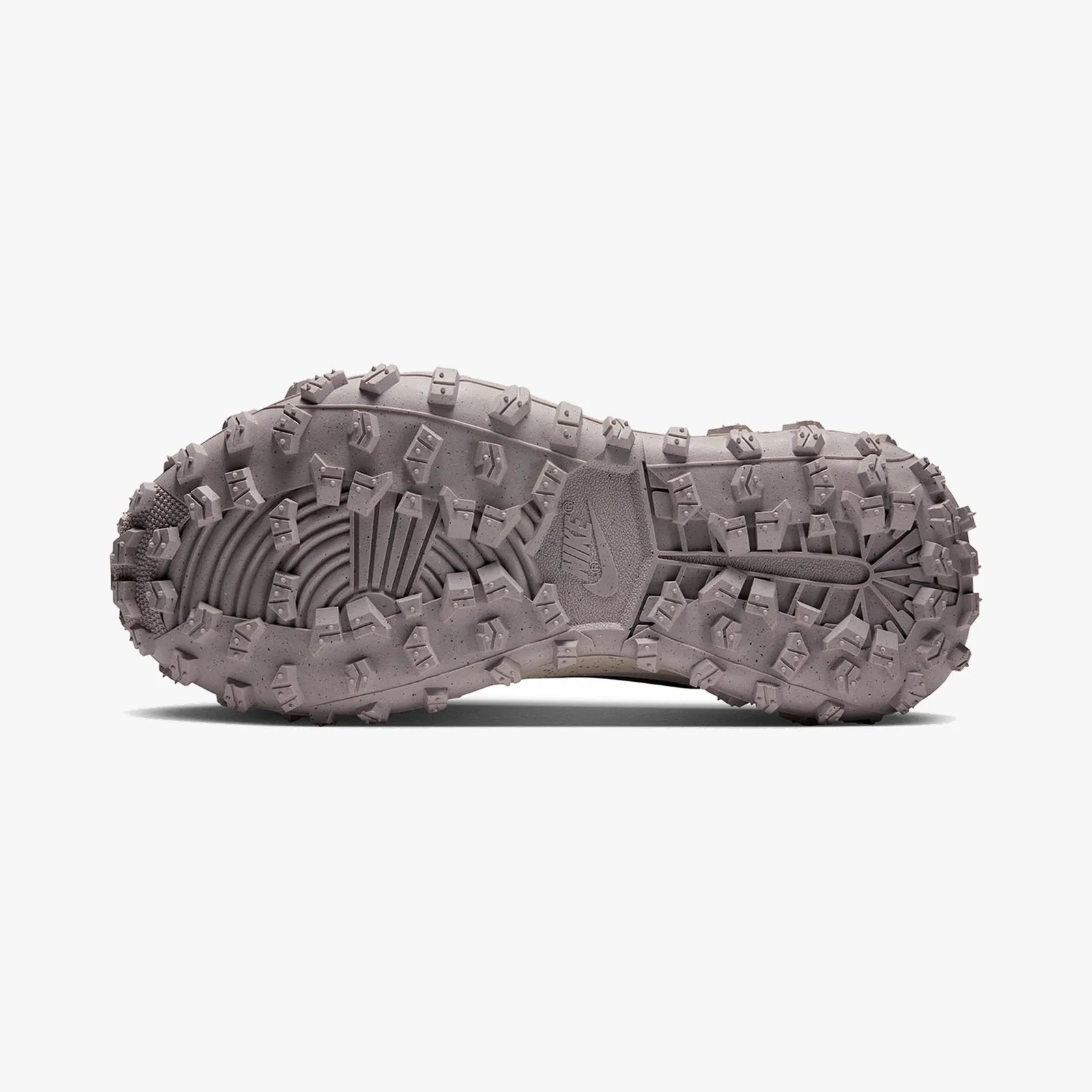 Từ đường phố vào rừng núi: Sneaker đang hóa thành giày trail