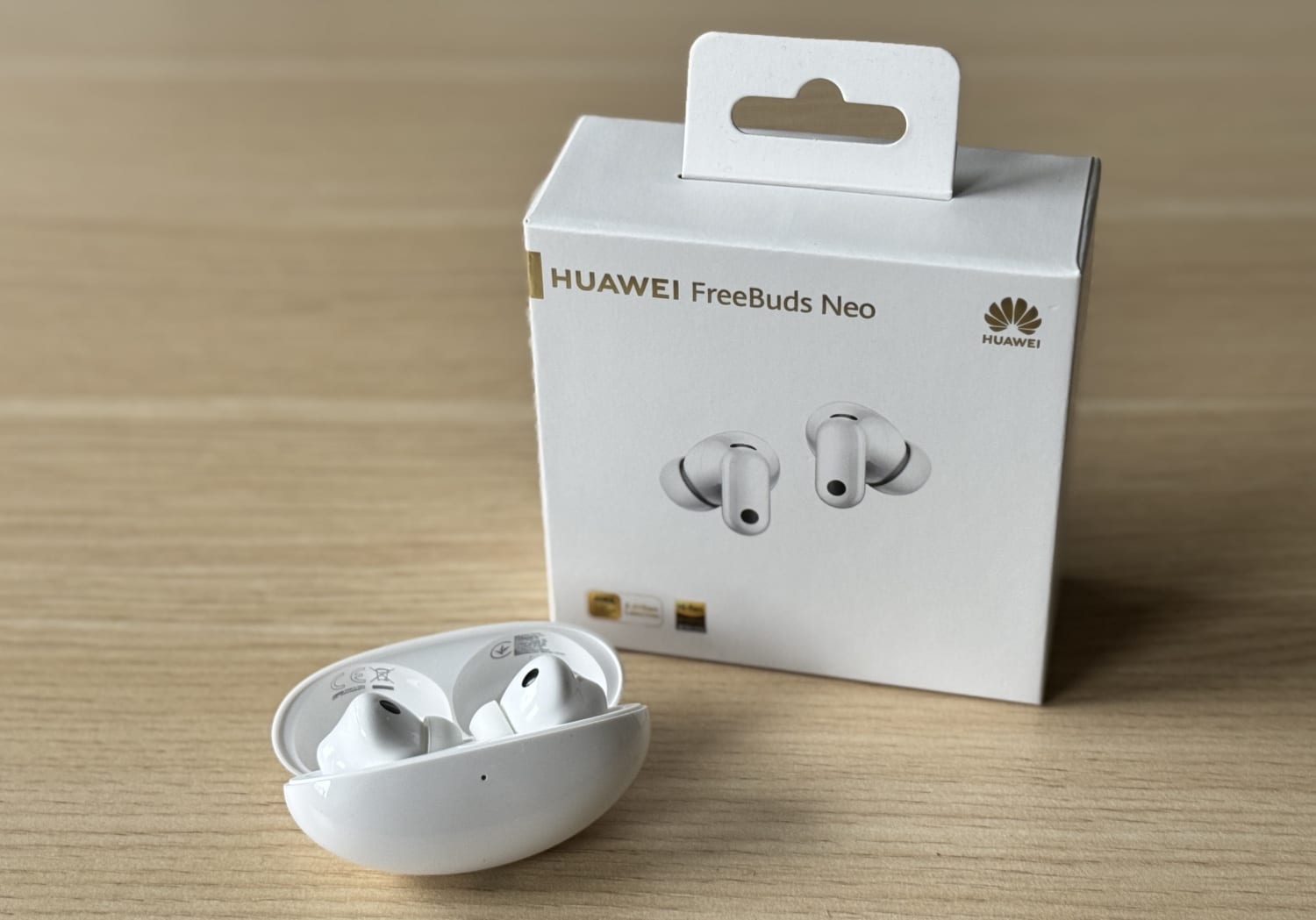 Huawei FreeBuds Neo: tai nghe chống ồn nhiều tính năng đáng tiền