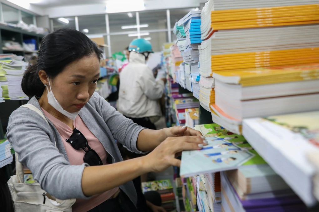 Photocopy sách giáo khoa cho con học: đâu là lằn ranh pháp lý?