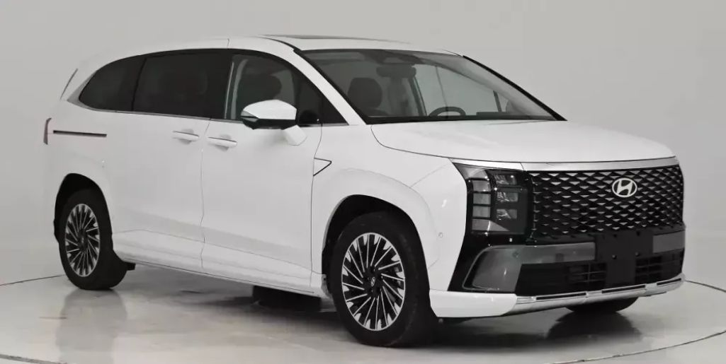 Hyundai Custin nâng cấp giữa vòng đời: khác biệt đủ lớn để chờ đợi?