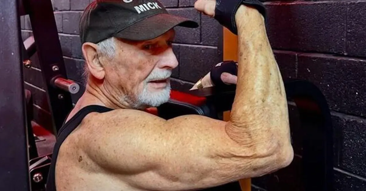 Cụ ông 90 tuổi nâng tạ 100kg: Tuổi tác không còn là giới hạn