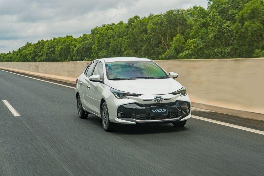 Toyota Vios hay Kia Soluto: Chọn sedan hạng B nào đáng tiền?