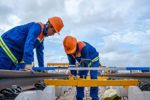 Đường sắt nhẹ Phú Quốc tăng tốc lắp ray, định hình tuyến đô thị nhanh nhất