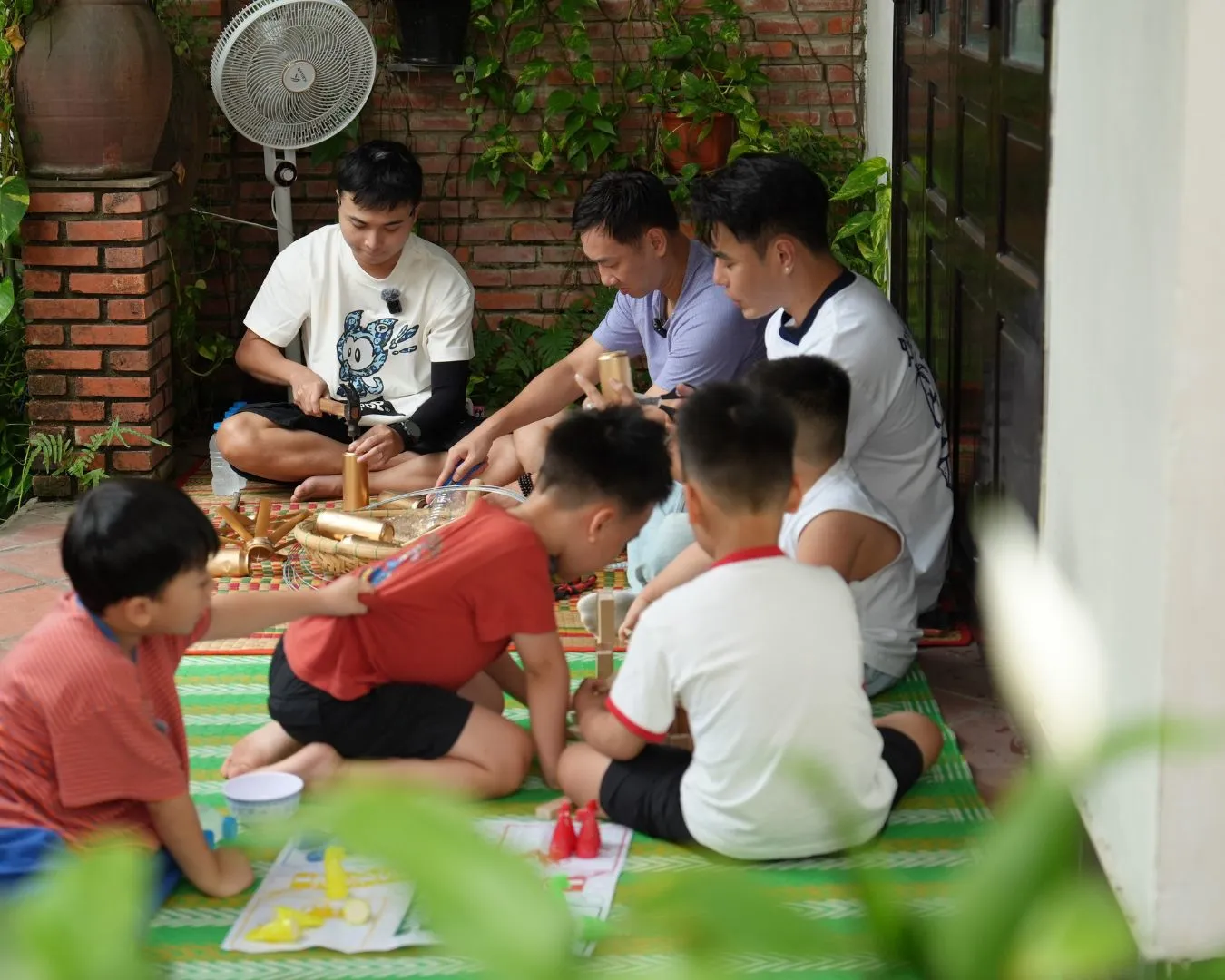 Những đồ chơi Trung thu tự chế: Khi bố 8x-9x chơi lại tuổi thơ cùng con