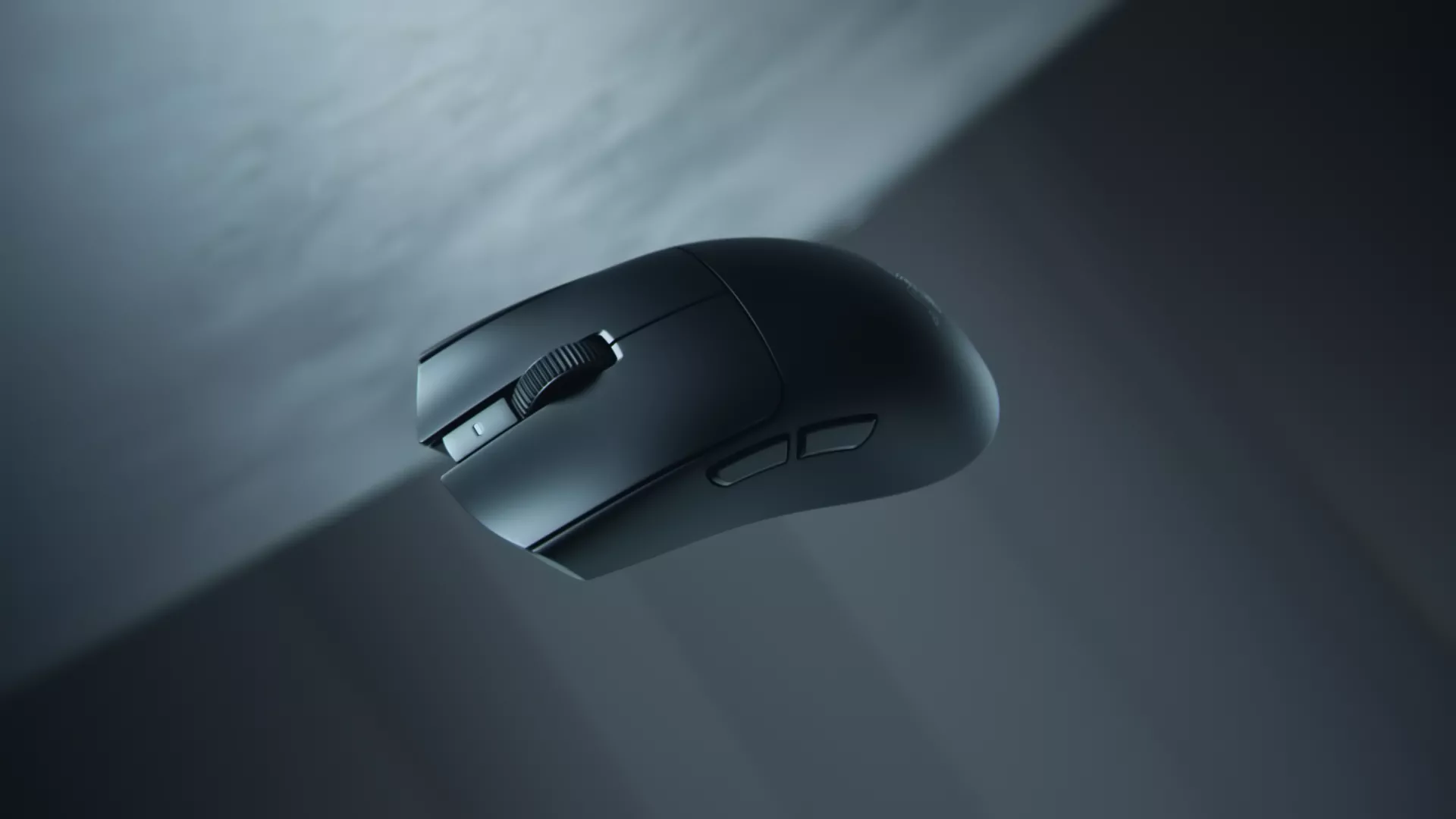 Razer Viper vs Ninjutso Sora: Chuột gaming không dây nào cho game thủ esports?