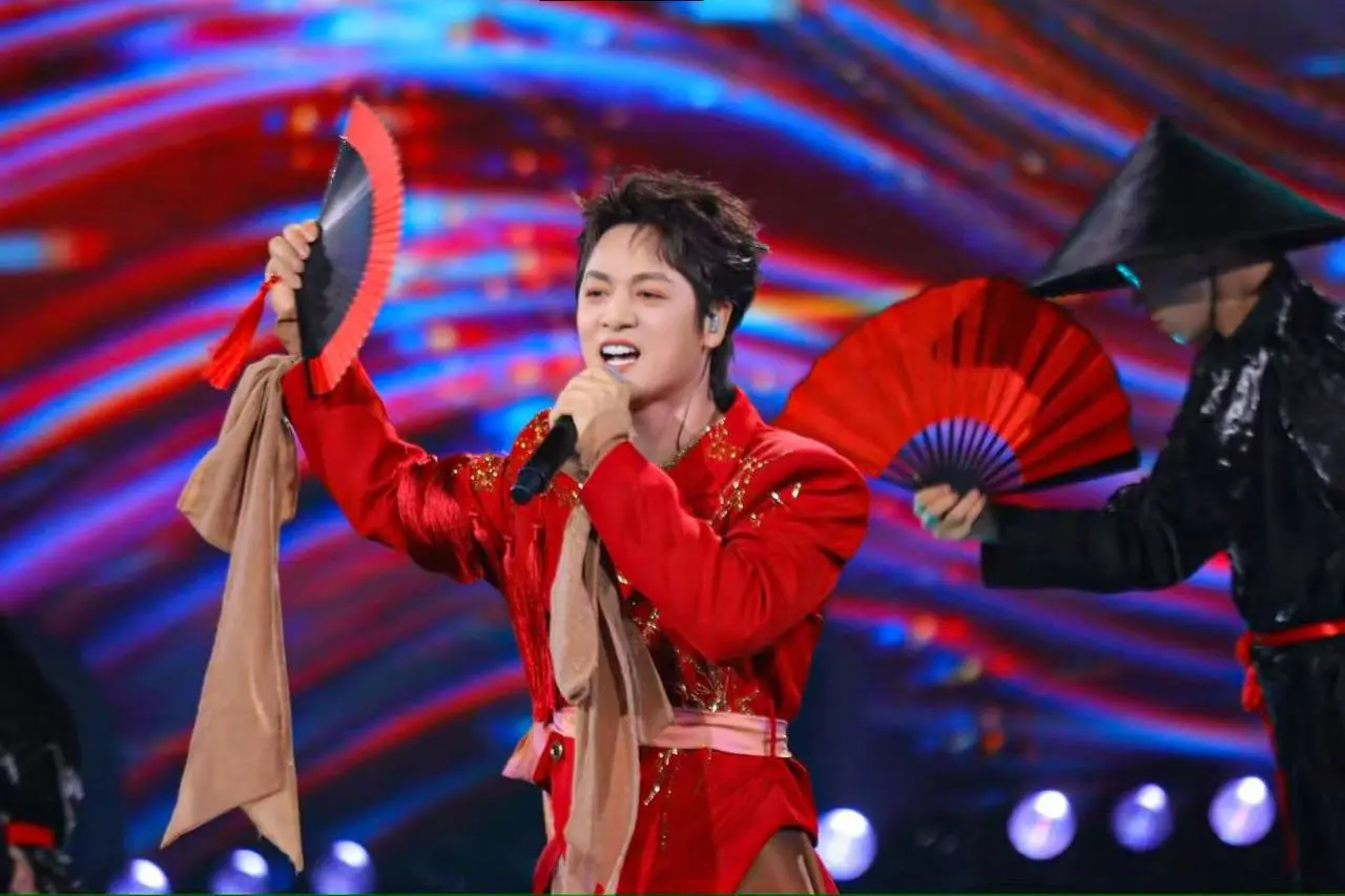 Đăng Khôi mang dân ca Việt lên sân khấu Silk Way Star