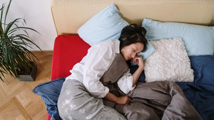 Ngủ trưa đúng cách: Ai nên ngủ, ai nên tránh và bao lâu là đủ?