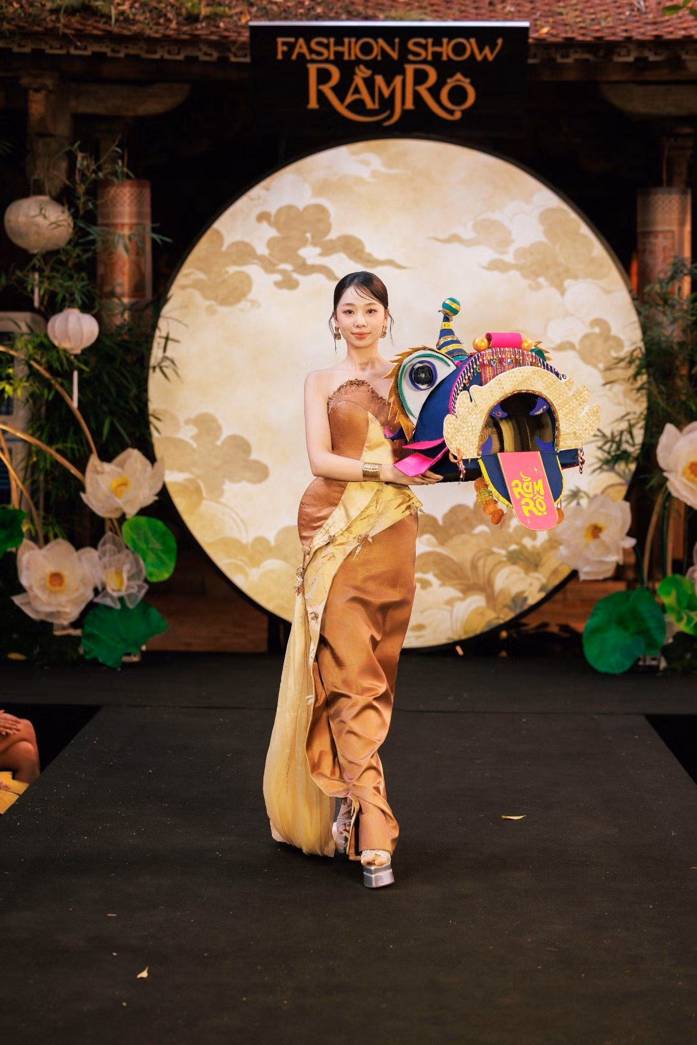 Fashion Show Rằm Rộ: Trung thu Việt trên sàn diễn phố cổ