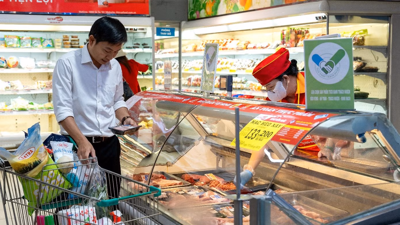 Quét mã QR bữa ăn: khi phụ huynh nhìn thấy cả bếp ăn trường