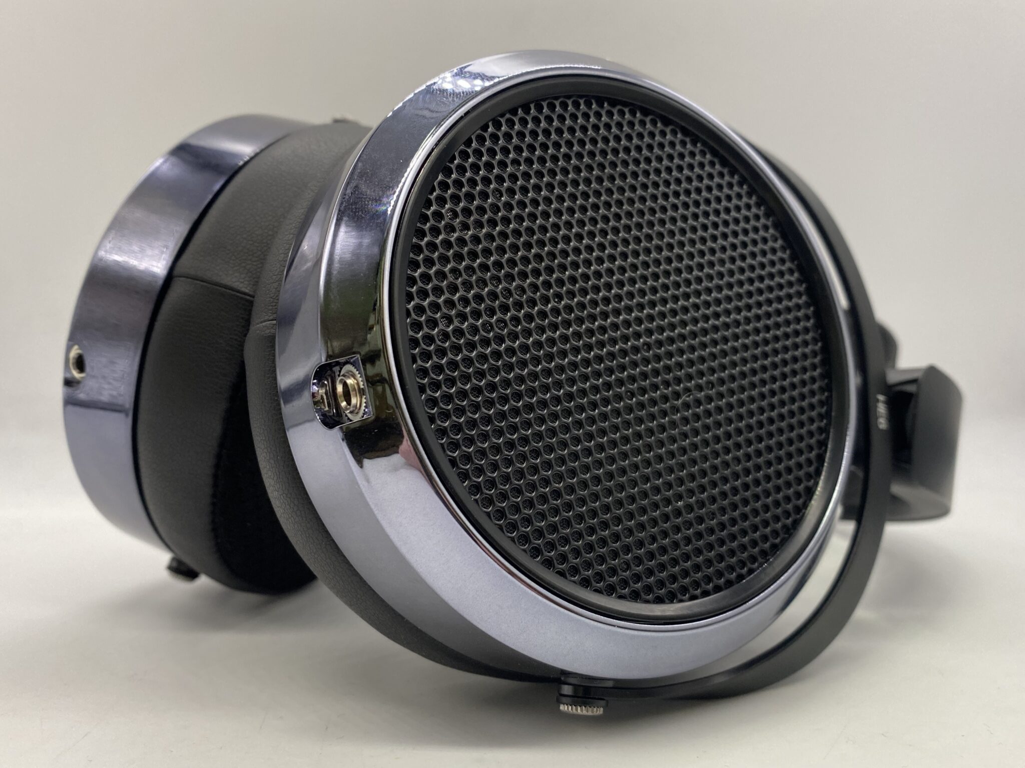 HiFiMAN HE6 Remastered: tai nghe planar magnetic cho audiophile khó tính