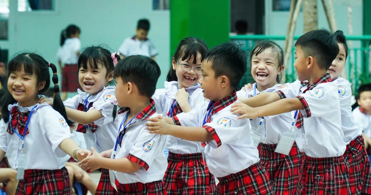 Phí dịch vụ trường công lập TP.HCM: Phụ huynh cần nắm rõ khoản thu nào