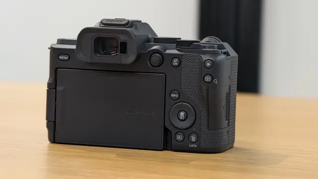 Canon EOS R8 Mark II: full-frame compact cho người mê du lịch và hybrid