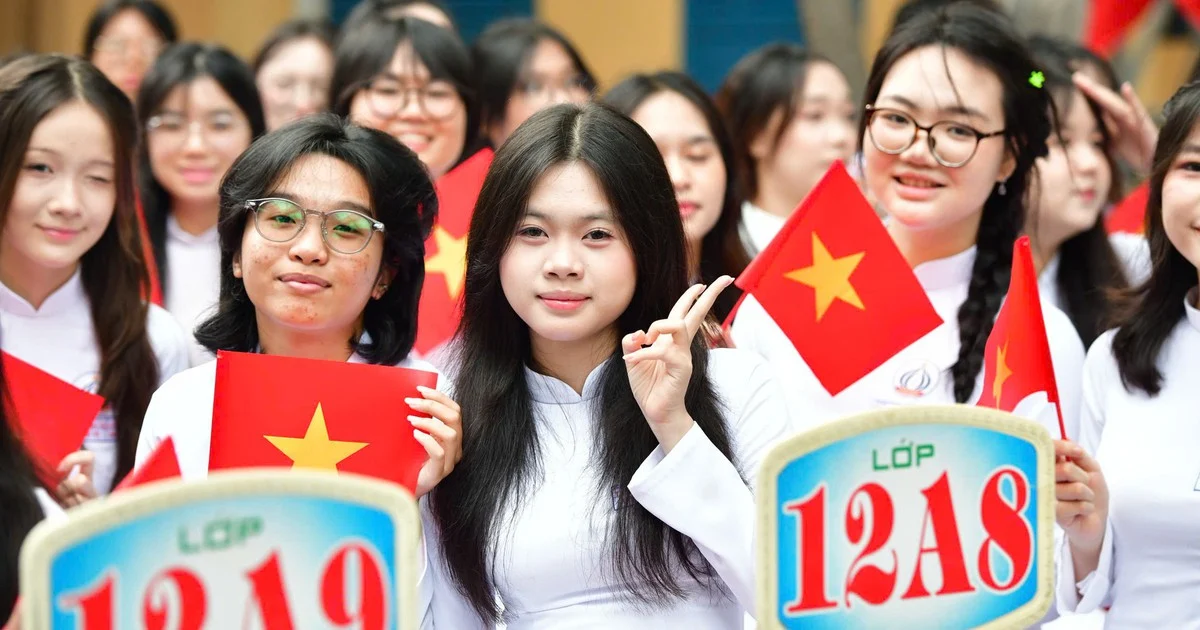 Phí dịch vụ trường công lập TP.HCM: Phụ huynh cần nắm rõ khoản thu nào