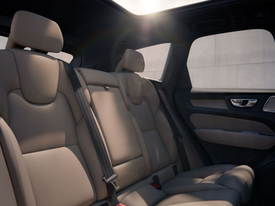 Volvo XC60 plug-in hybrid nâng cấp pin, đèn và ADAS