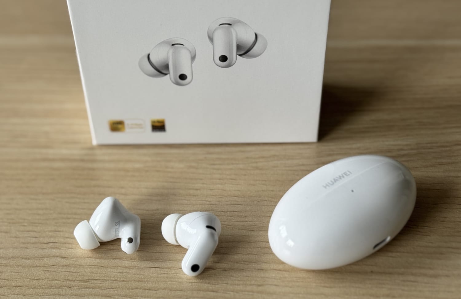 Huawei FreeBuds Neo: tai nghe chống ồn nhiều tính năng đáng tiền