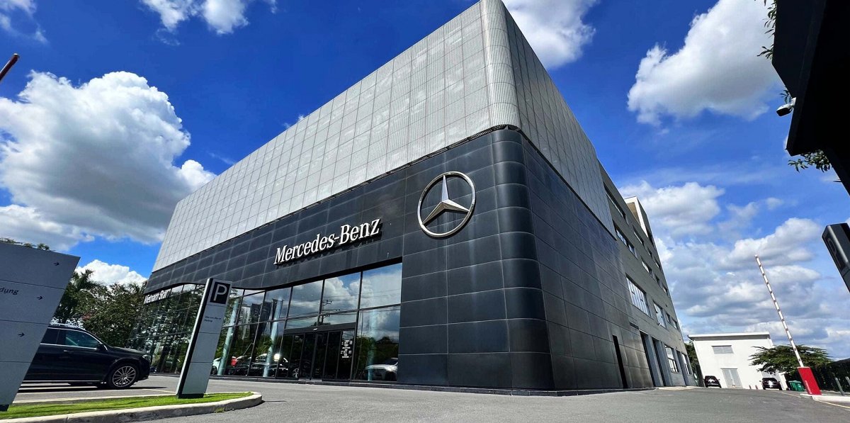 Mercedes-Benz C200/C300 bị triệu hồi vì lỗi khóa cửa: Đừng coi thường