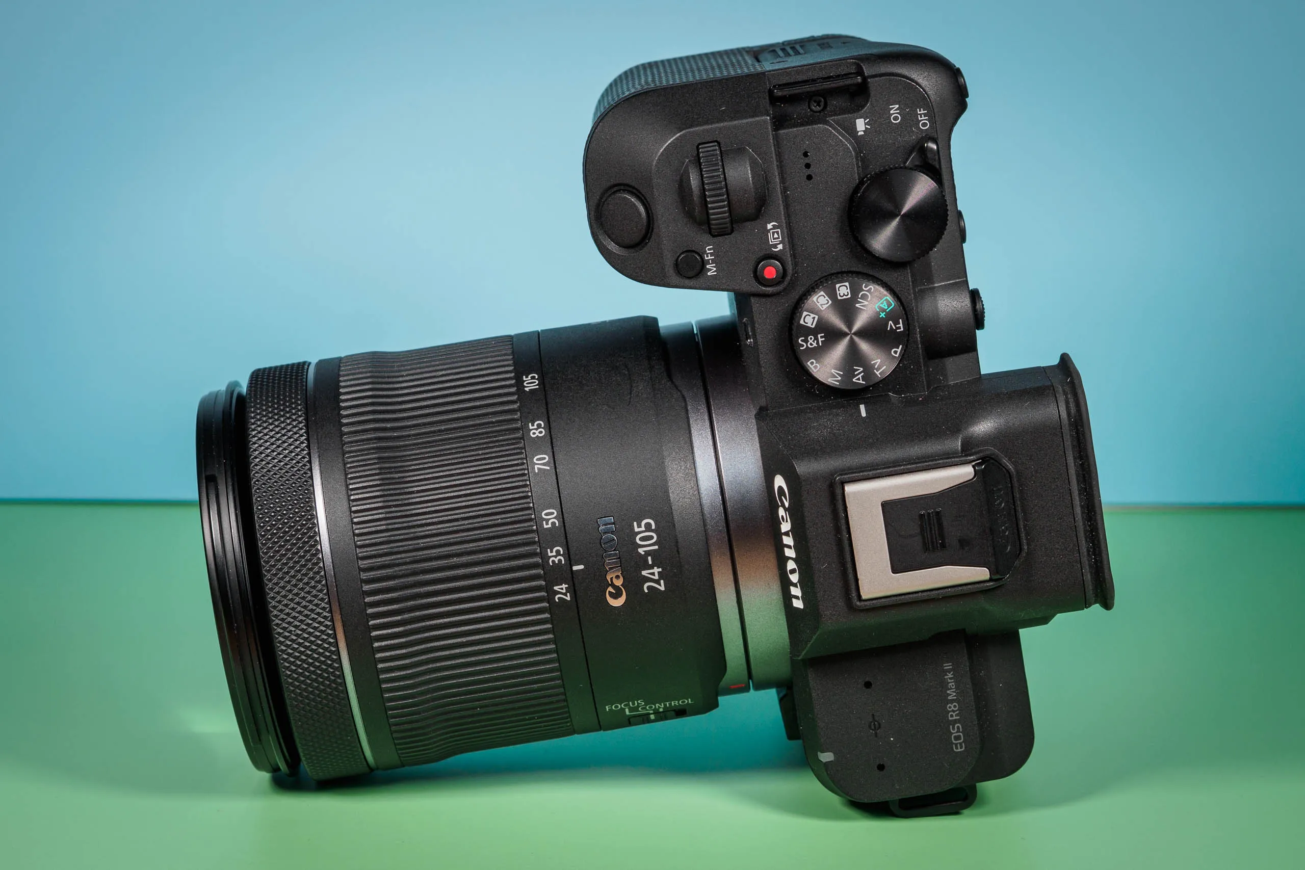 Canon EOS R8 Mark II: Máy ảnh full-frame entry-level đã trưởng thành