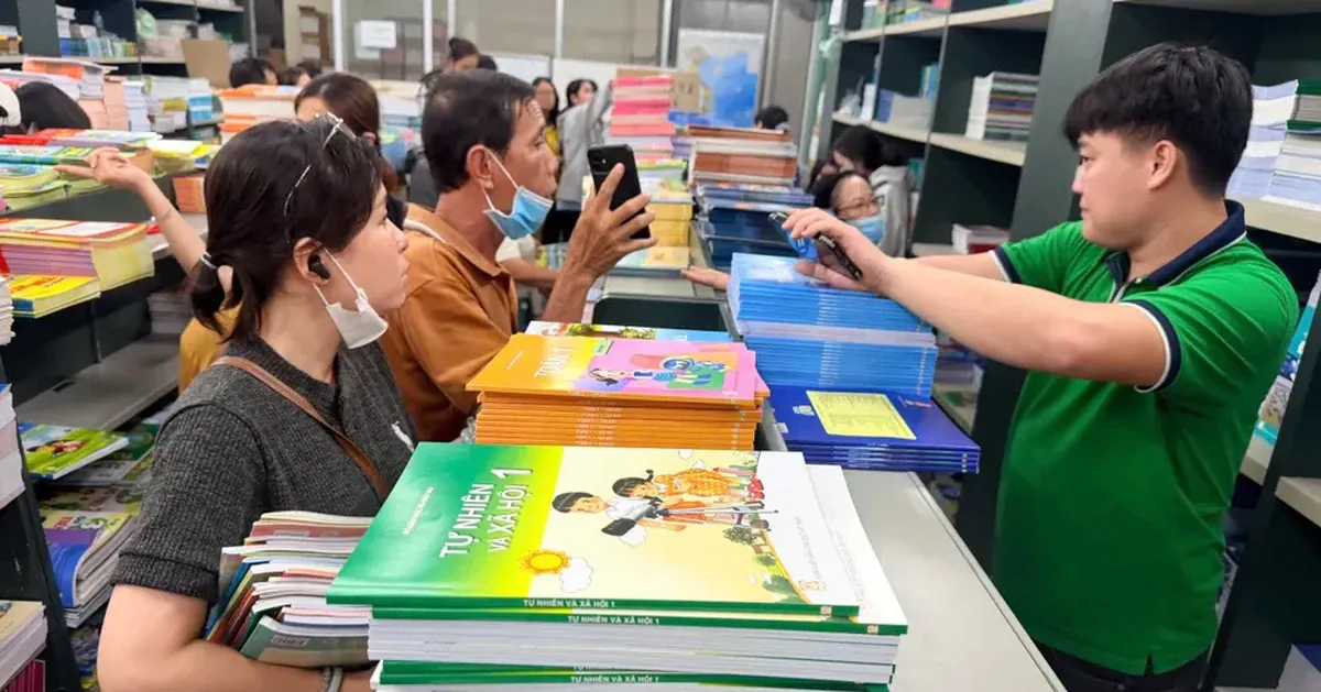Khi thiếu sách giáo khoa: Hướng dẫn phụ huynh các phương án học tập thay thế