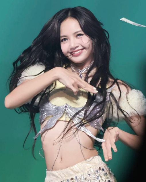 Always Lalisa: Mặt trái khắc nghiệt sau ánh hào quang của Lisa