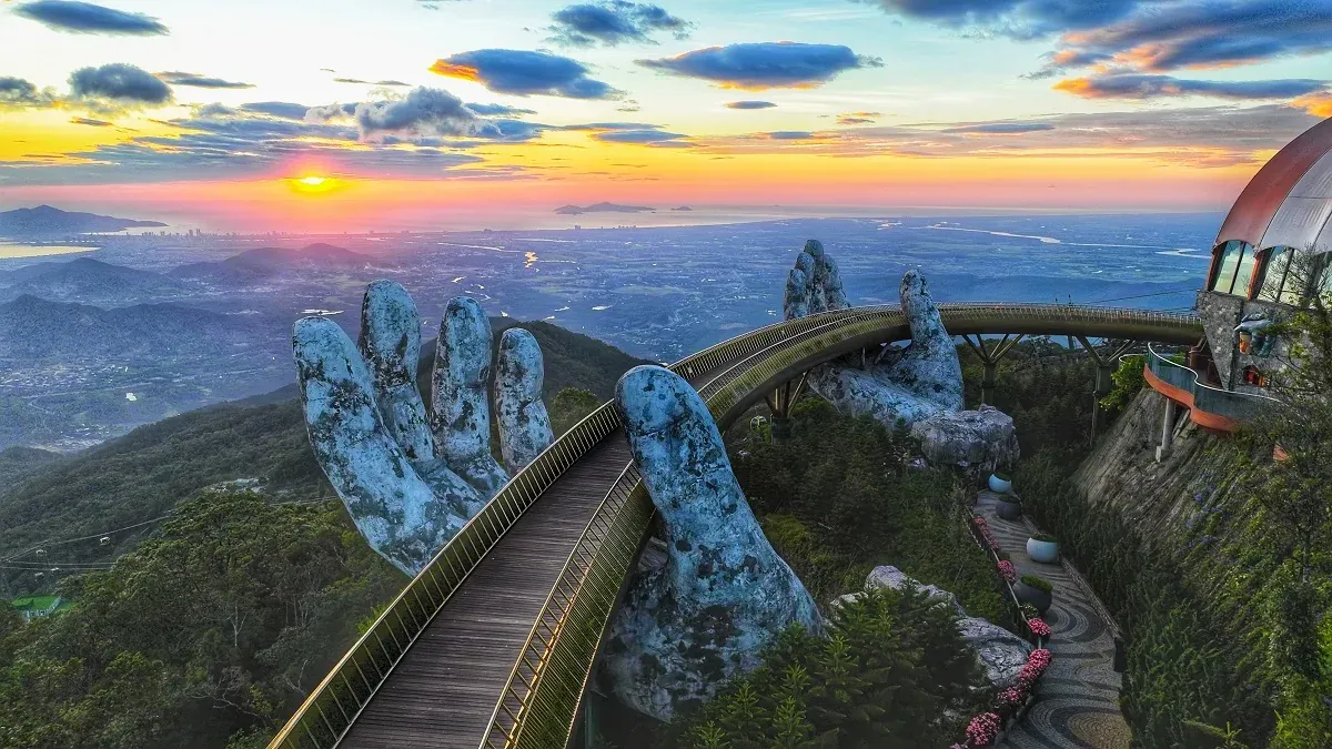 Từ đỉnh núi hoang phế đến biểu tượng du lịch thế giới