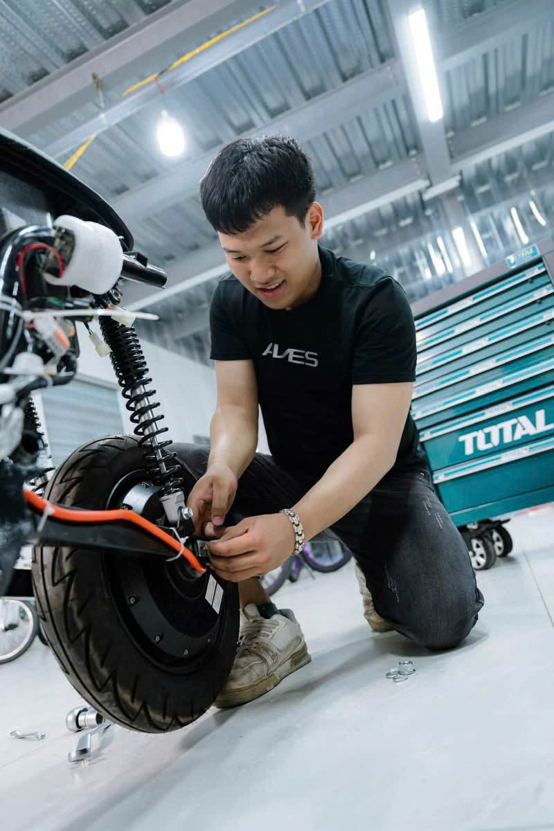 Startup AVES tham gia cuộc đua xe máy điện: chơi khác để sống