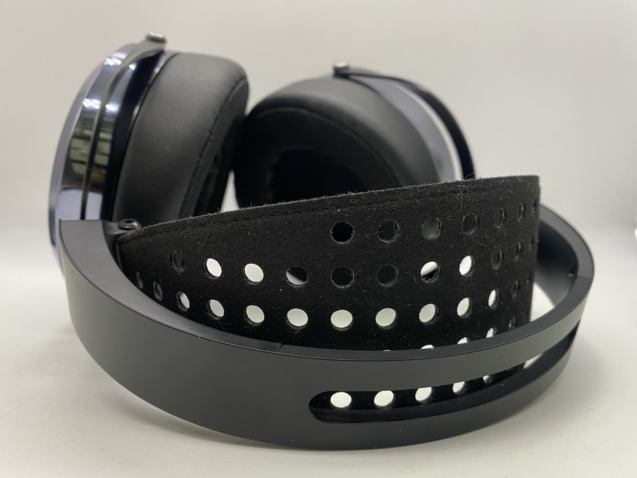 Audio-Technica ATH-R30x vs HiFiMAN HE6 Remastered: tai nghe open-back nào cho audiophile mới?