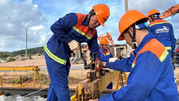 Đường sắt nhẹ Phú Quốc tăng tốc lắp ray, định hình tuyến đô thị nhanh nhất