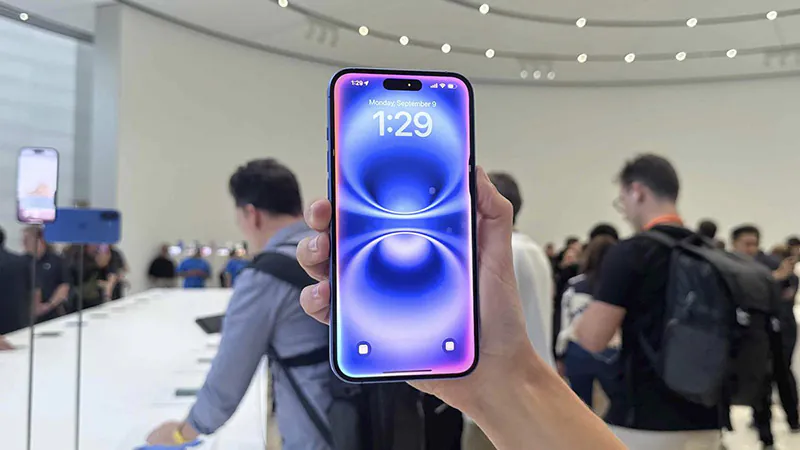 iPhone 17 bất ngờ tăng giá: chiến lược hay cú sốc?
